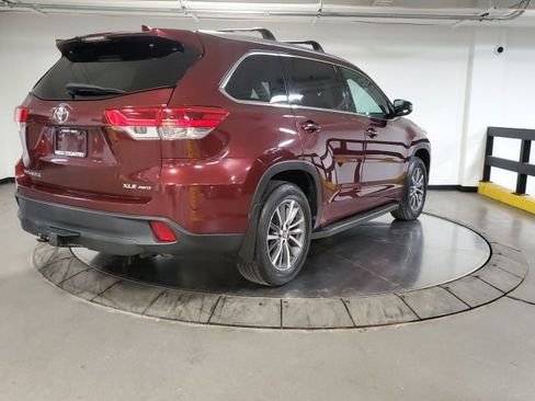 Used 2018 Toyota Highlander XLE image 9