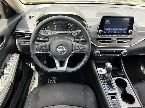Used 2024 Nissan Altima 2.5 SV AWD/4WD image 20