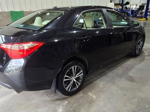 Used 2017 Toyota Corolla LE w/ LE Premium Package w/Moonroof image 3