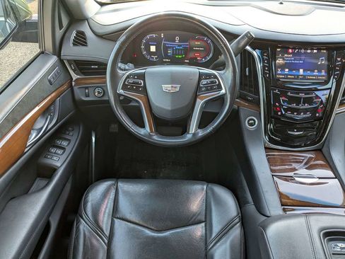 Used 2019 Cadillac Escalade 2WD image 17