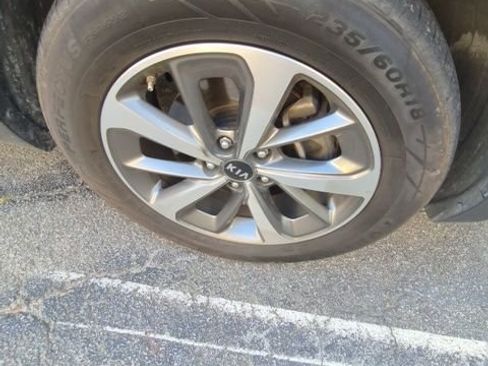 Used 2020 Kia Sorento LX image 13