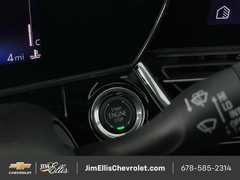 Certified 2025 Chevrolet Trax RS w/ Sunroof Package FWD image 16