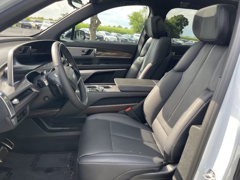 Used 2026 Cadillac Vistiq Sport w/ LPO, Floor Liner Package AWD/4WD image 15