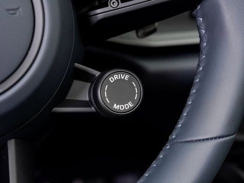 Used 2025 Porsche 911 Carrera image 15