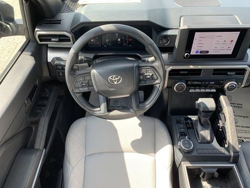 Used 2025 Toyota Tacoma SR5 AWD/4WD image 8