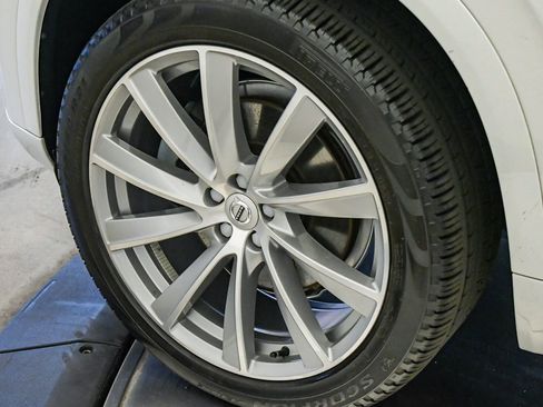 Certified 2022 Volvo XC90 T5 Momentum AWD/4WD image 10