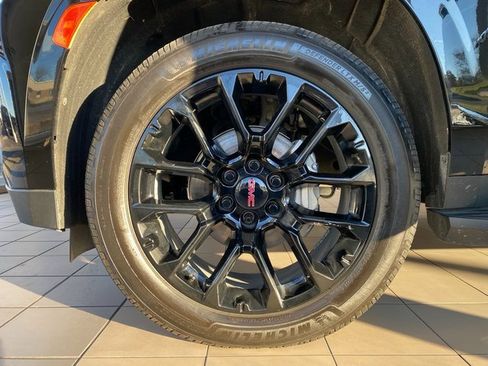 Used 2022 GMC Yukon XL SLT w/ SLT Luxury Package image 25