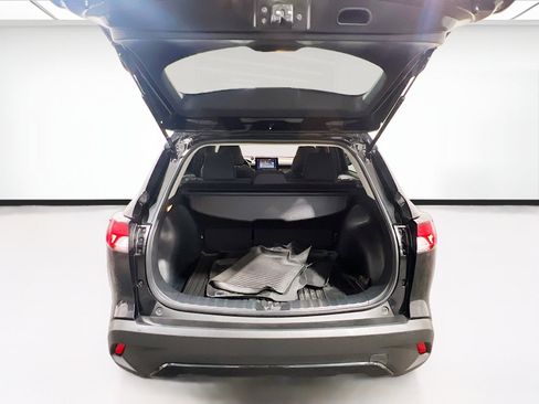 Used 2022 Toyota Corolla Cross LE w/ Moonroof Package FWD image 19