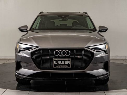 Used 2022 Audi e-tron Premium w/ Convenience Plus Package AWD/4WD image 2