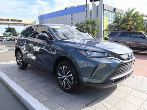 Used 2022 Toyota Venza LE image 3