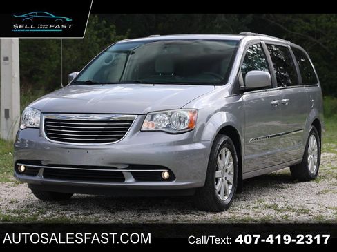 Used 2013 Chrysler Town & Country Touring FWD image 1