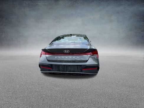 Certified 2025 Hyundai Elantra SE FWD image 21