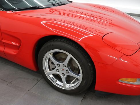 Used 2004 Chevrolet Corvette Coupe w/ Preferred Equipment Group RWD image 19