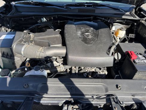 Used 2021 Toyota Tacoma TRD Sport w/ TRD Premium Sport Package AWD/4WD image 20