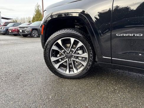 Used 2023 Jeep Grand Cherokee Overland w/ Luxury Tech Group IV image 28