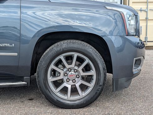 Used 2019 GMC Yukon XL Denali AWD/4WD image 12