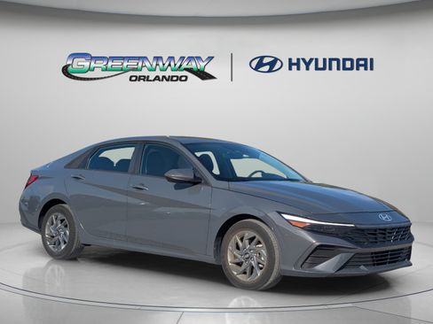 Certified 2024 Hyundai Elantra SEL FWD image 1