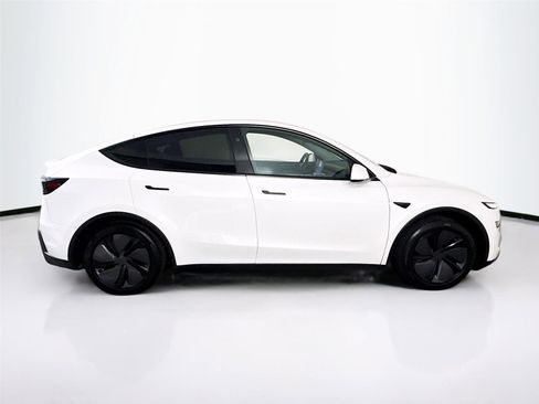 Used 2026 Tesla Model Y 2WD image 29