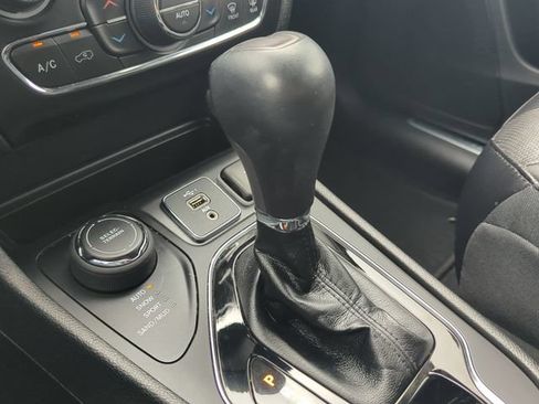 Used 2021 Jeep Cherokee Limited AWD/4WD image 20