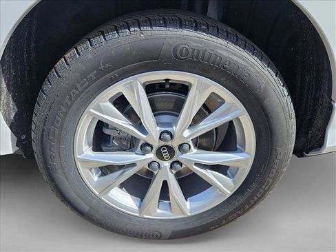 Certified 2025 Audi Q3 2.0T Premium w/ Convenience Package image 9