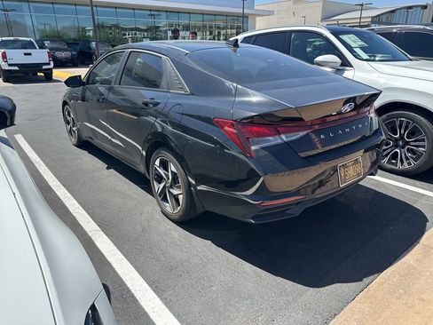 Used 2023 Hyundai Elantra SEL w/ Convenience Package FWD image 4
