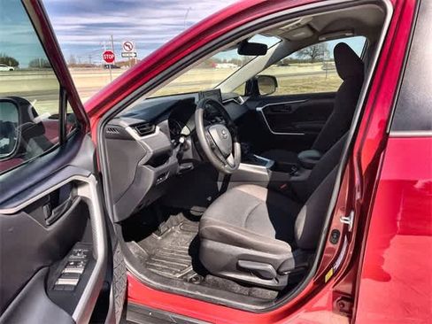 Used 2022 Toyota RAV4 LE image 3