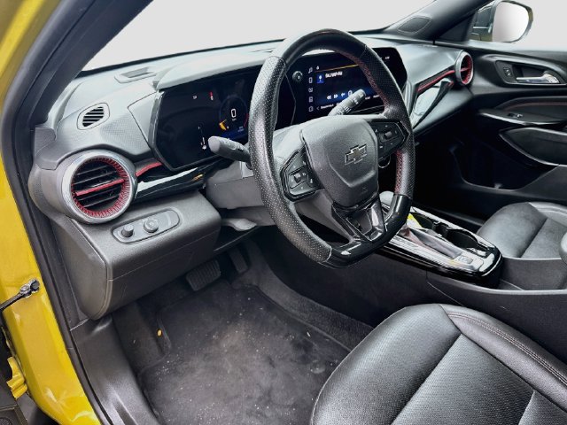 Used 2024 Chevrolet Trax RS w/ Sunroof Package FWD image 13
