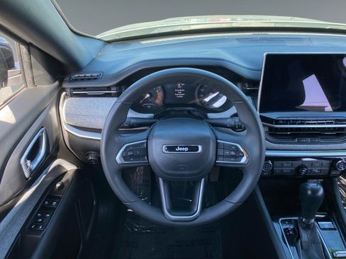 Used 2024 Jeep Compass Latitude AWD/4WD image 12