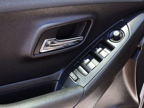 Used 2020 Chevrolet Trax LS w/ Tint and Cruise Package FWD image 37