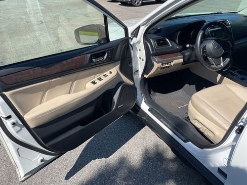 Used 2019 Subaru Outback 2.5i Limited AWD/4WD image 11