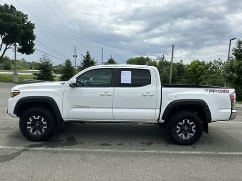 Used 2023 Toyota Tacoma TRD Off-Road AWD/4WD image 2