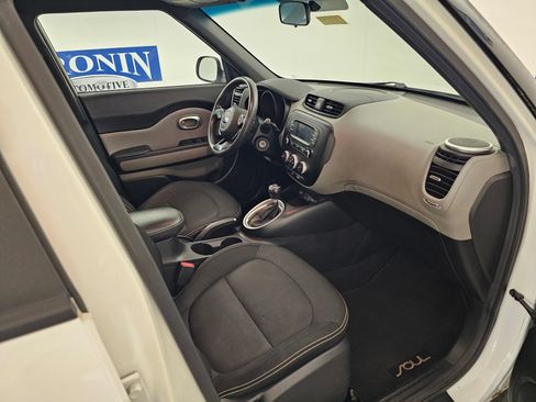 Used 2016 Kia Soul + FWD image 25