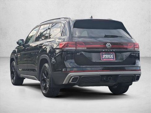 Used 2024 Volkswagen Atlas Peak Edition SE AWD/4WD image 8