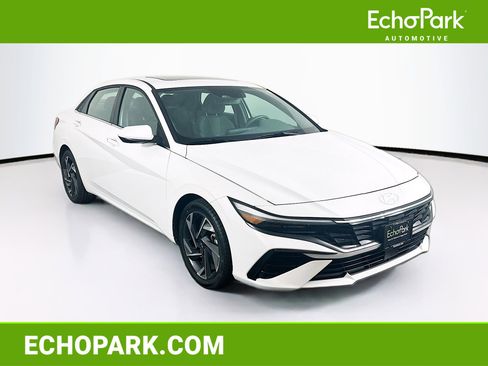 Used 2025 Hyundai Elantra SEL FWD image 1