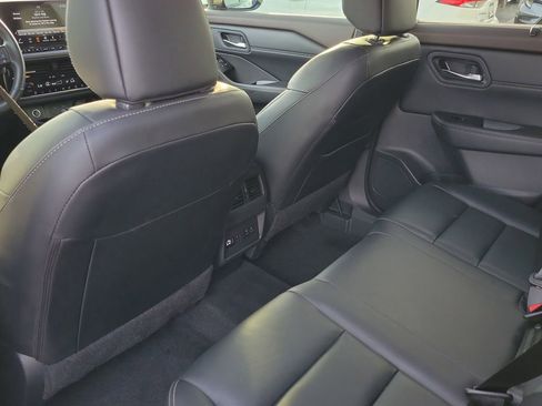 Used 2023 Nissan Rogue SL w/ SL Premium Package image 14