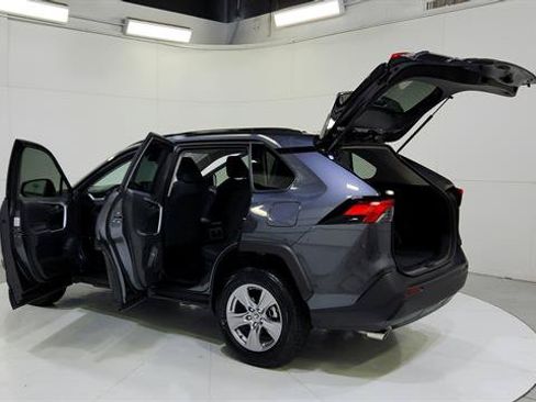 Used 2025 Toyota RAV4 LE AWD/4WD image 31