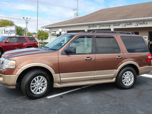 Used 2012 Ford Expedition XLT image 12