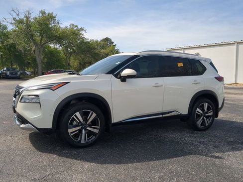 Certified 2023 Nissan Rogue Platinum w/ Platinum Premium Package FWD image 8