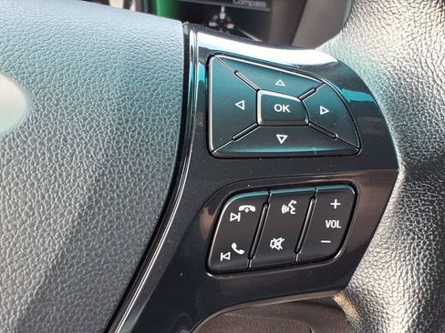 Used 2017 Ford Explorer XLT w/ Equipment Group 202A AWD/4WD image 26