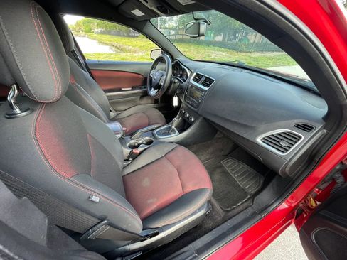 Used 2011 Dodge Avenger image 24