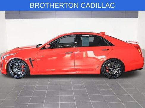 Used 2019 Cadillac CTS V w/ Luxury Package RWD image 2