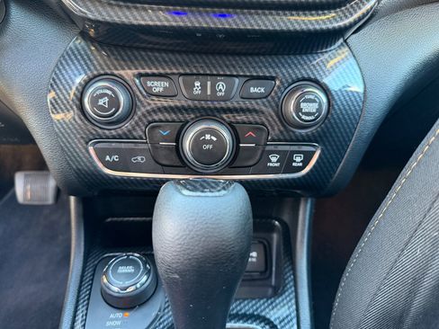 Used 2016 Jeep Cherokee Latitude image 17