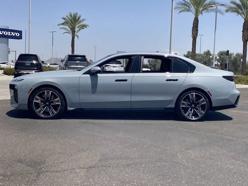 Used 2025 BMW 740i w/ Premium Package RWD image 9