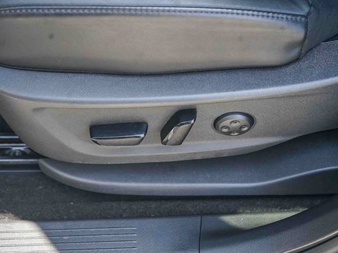 Used 2025 Nissan Ariya FWD image 19