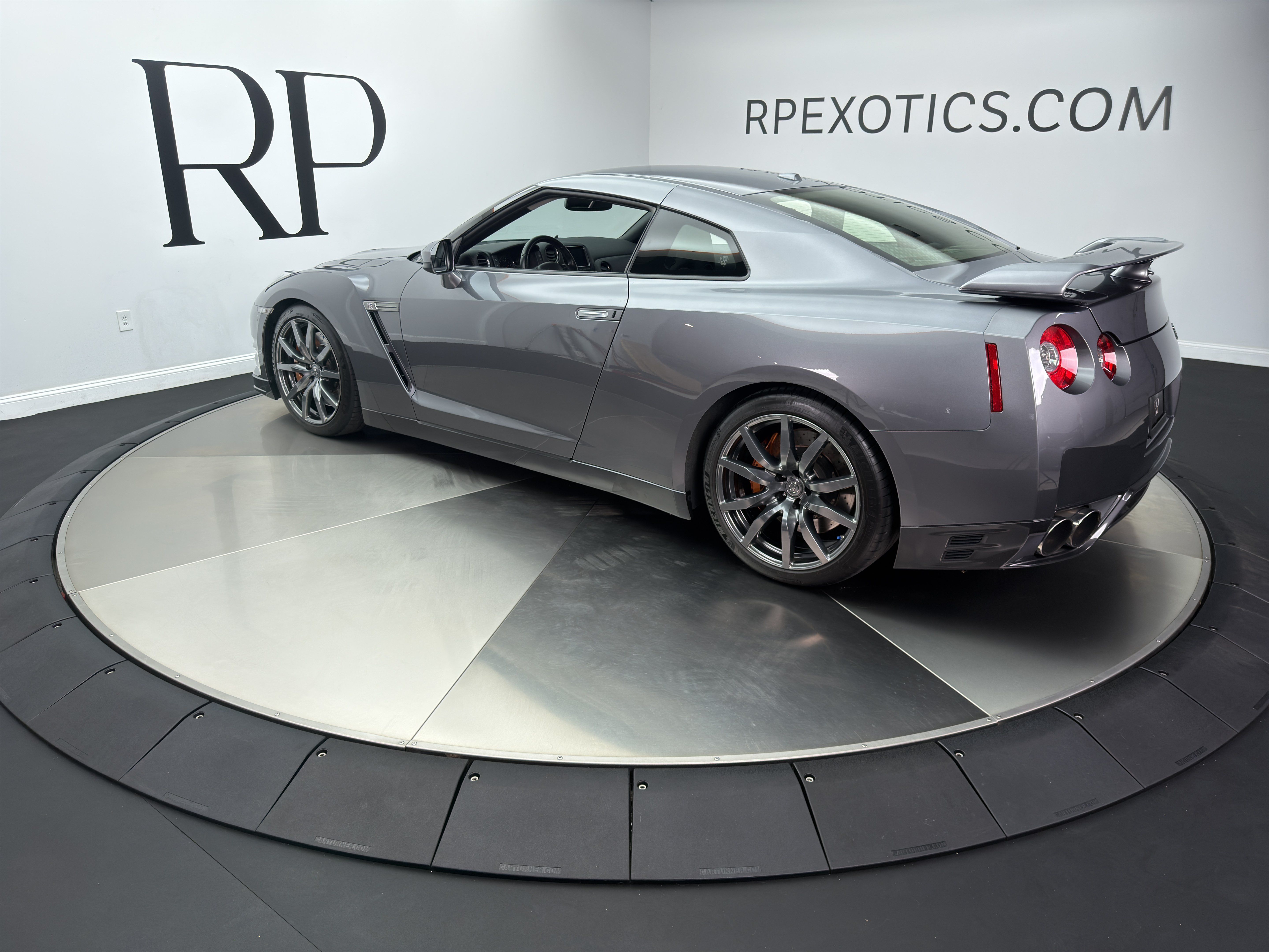Used 2013 Nissan GT-R Premium AWD/4WD image 4