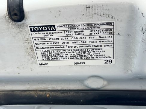 Used 2017 Toyota Tacoma Limited image 28