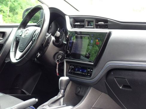 Used 2019 Toyota Corolla SE FWD image 32