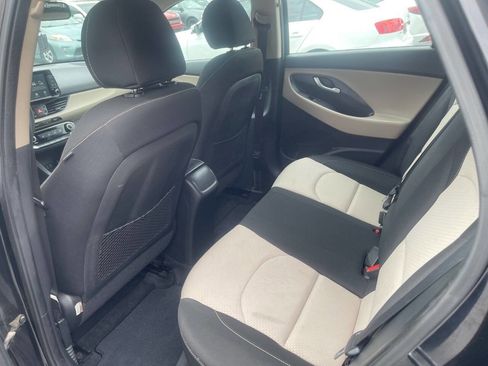 Used 2018 Hyundai Elantra GT FWD image 19