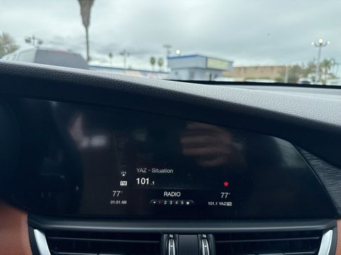 Used 2019 Alfa Romeo Giulia Sprint w/ Cold Weather Package image 12