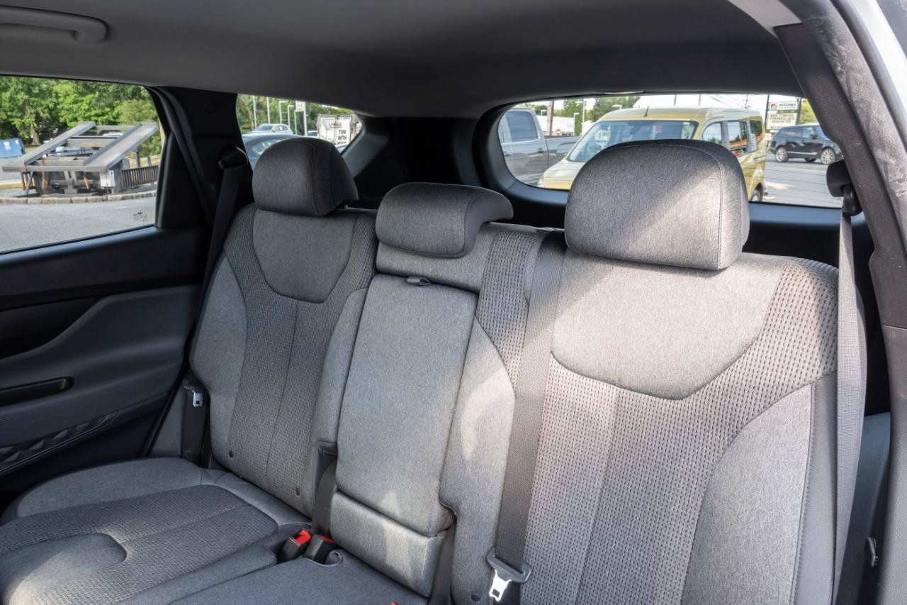 Used 2021 Hyundai Santa Fe SE FWD image 15